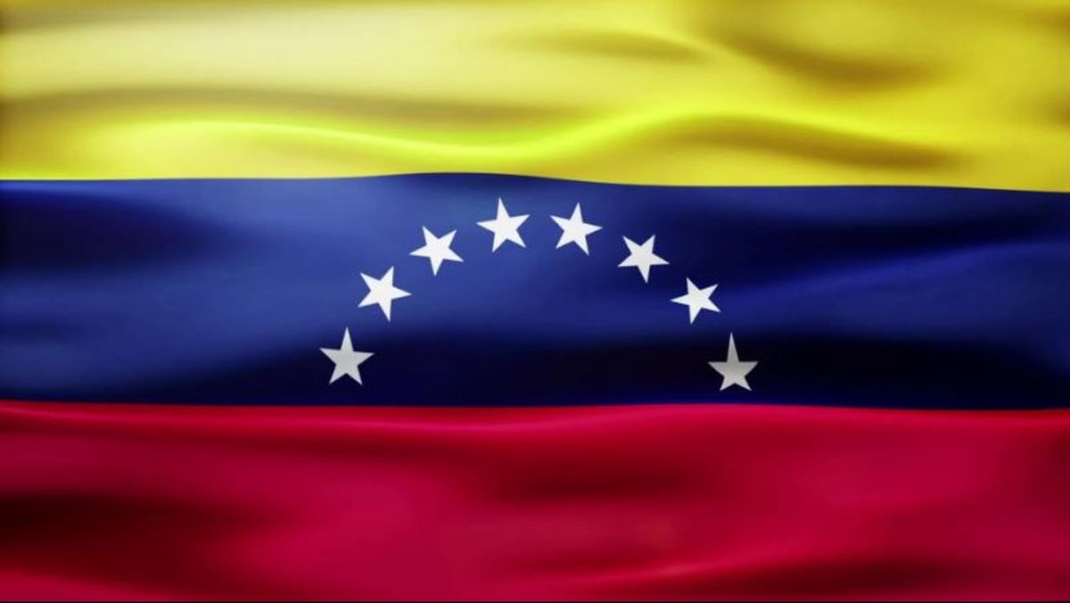 La bandera de Venezuela y sus 8 estrellas blancas. 