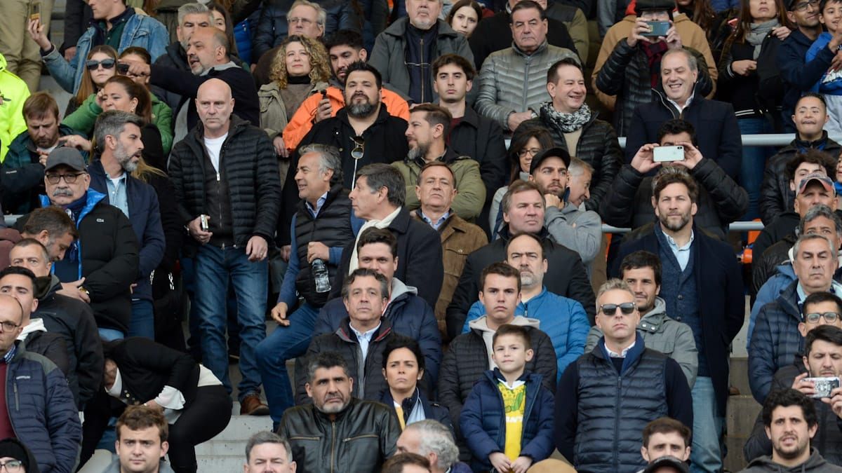 El gobernador y otras figuras de la política y la Justicia, en el Malvinas para ver a Los Pumas.