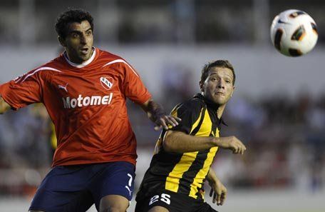 En Avellaneda, Independiente goleó a Peñarol en un viejo clásico copero