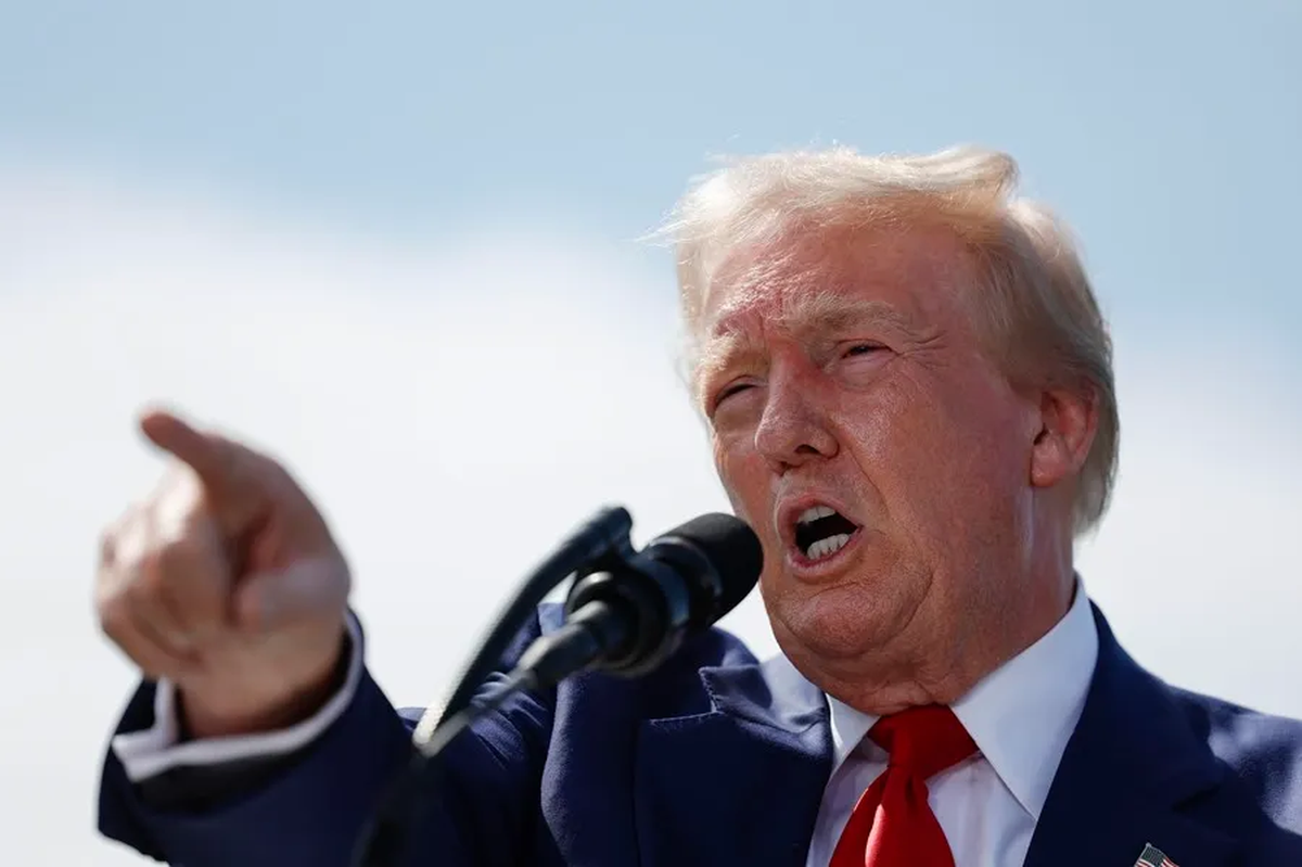Donald Trump comenzó su enfrentamiento con la OMS en 2020, cuando acusó a la organización de ser demasiado cercana a China y de no informar de forma transparente sobre la pandemia. Crédito: EFE. Donald Trump comenzó su enfrentamiento con la OMS en 2020, cuando acusó a la organización de ser demasiado cercana a China y de no informar de forma transparente sobre la pandemia. Crédito: EFE.