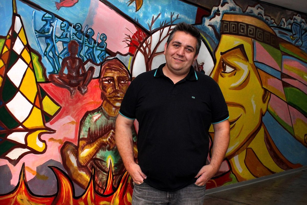 Pablo Mariano Perri viene del Este con un trabajo sostenido en vendimias barriales, distritales y departamentales. Esta será su segunda fiesta central. Pablo Mariano Perri viene del Este con un trabajo sostenido en vendimias barriales, distritales y departamentales. Esta será su segunda fiesta central.