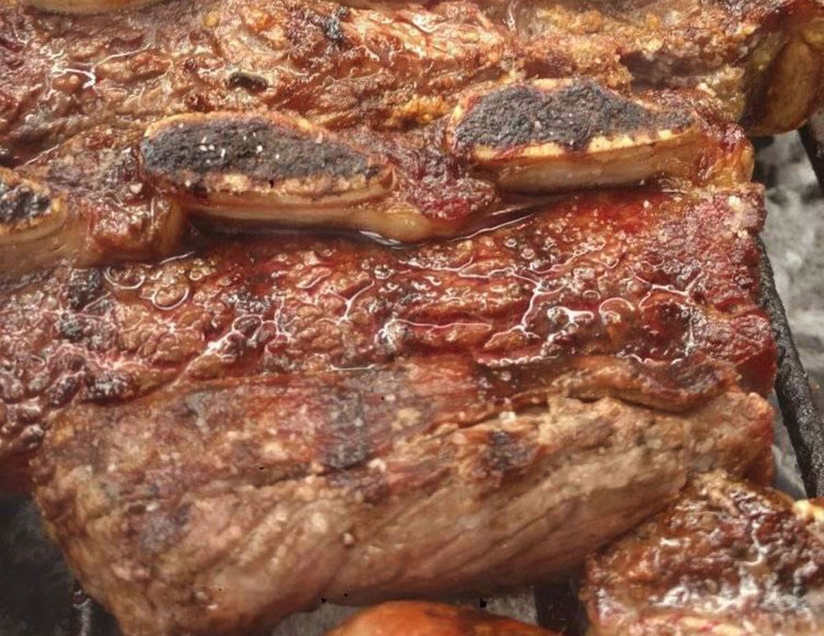 La carne de las costillas salen riquísimas en el asado, si se sigue al pie de la letra esta receta. La carne de las costillas salen riquísimas en el asado, si se sigue al pie de la letra esta receta.