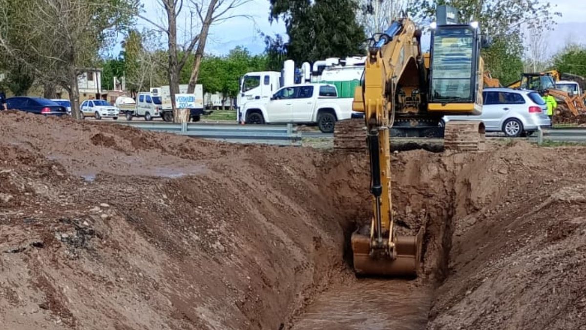 Los trabajos por el socavón en el Acceso Sur podrían extenderse 5 días en la mano hacia el norte, y luego harán el mismo operativo en sentido contrario.