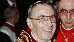 Albino Luciani fue el papa Juan Pablo I, estuvo al frente del vaticano entre el 26 de agosto de 1978 y su inesperada muerte el 28 de septiembre de eses mismo año.&nbsp;
