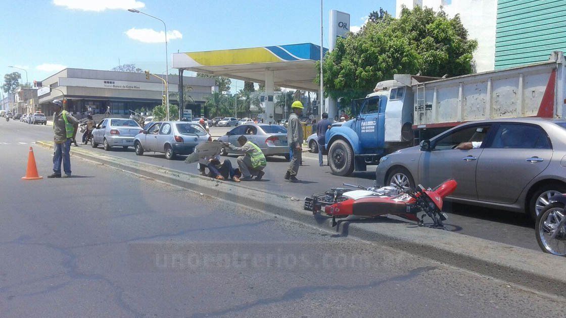 Un motociclista se accidentó en avenida Almafuerte