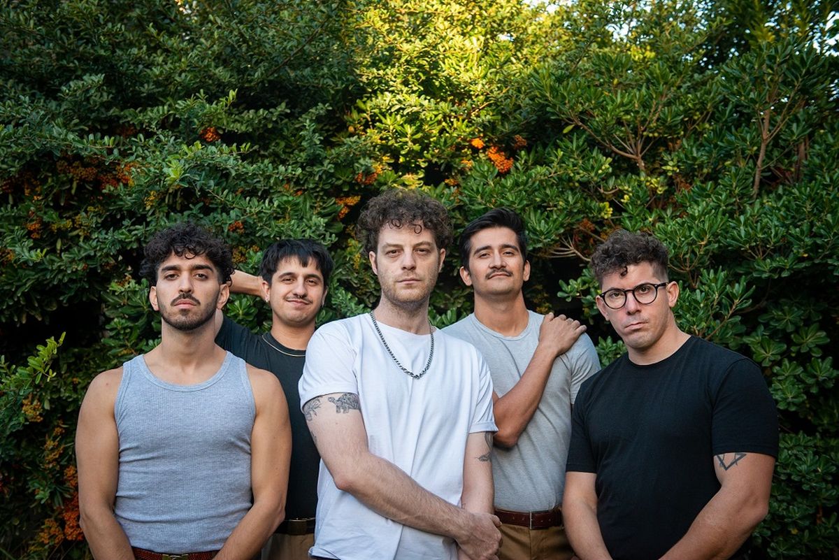 FM BRAVA invita al show de Pasado Verde que presenta su último disco La Expedición en el auditorio Ángel Bustelo.