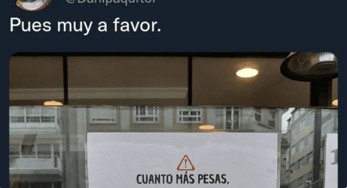 Polémico mensaje. Una cafetería puso un polémico cartel para promocionar su desayuno.