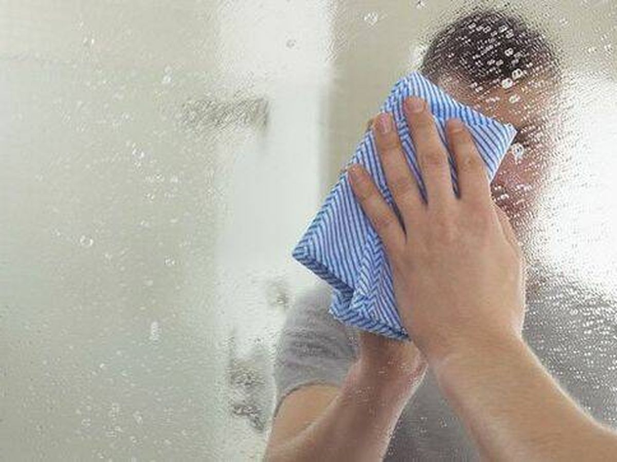 Colocar papel aluminio en el espejo del baño: por qué recomiendan hacerlo y para qué sirve Colocar papel aluminio en el espejo del baño: por qué recomiendan hacerlo y para qué sirve