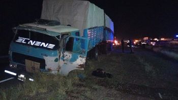 Chocaron un camión y una camioneta en San Martín y un conductor salió herido Chocaron un camión y una camioneta en San Martín y un conductor salió herido