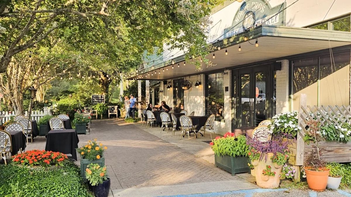 Magnolia Springs está ubicada en las cabeceras del río Magnolia. Magnolia Springs está ubicada en las cabeceras del río Magnolia.