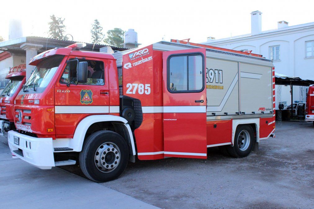 Un incendio destruyó parte de un depósito