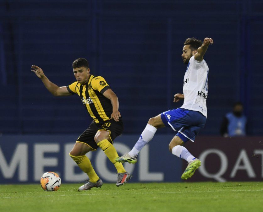 Vélez y Peñarol aburrieron e igualaron sin goles.