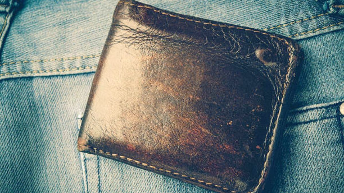 Reciclaje: cómo hacer una billetera con una caja de leche vacía y un trozo de jean viejo