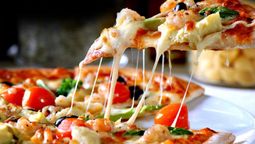 La razón por la que no hay que recalentar la pizza en el microondas