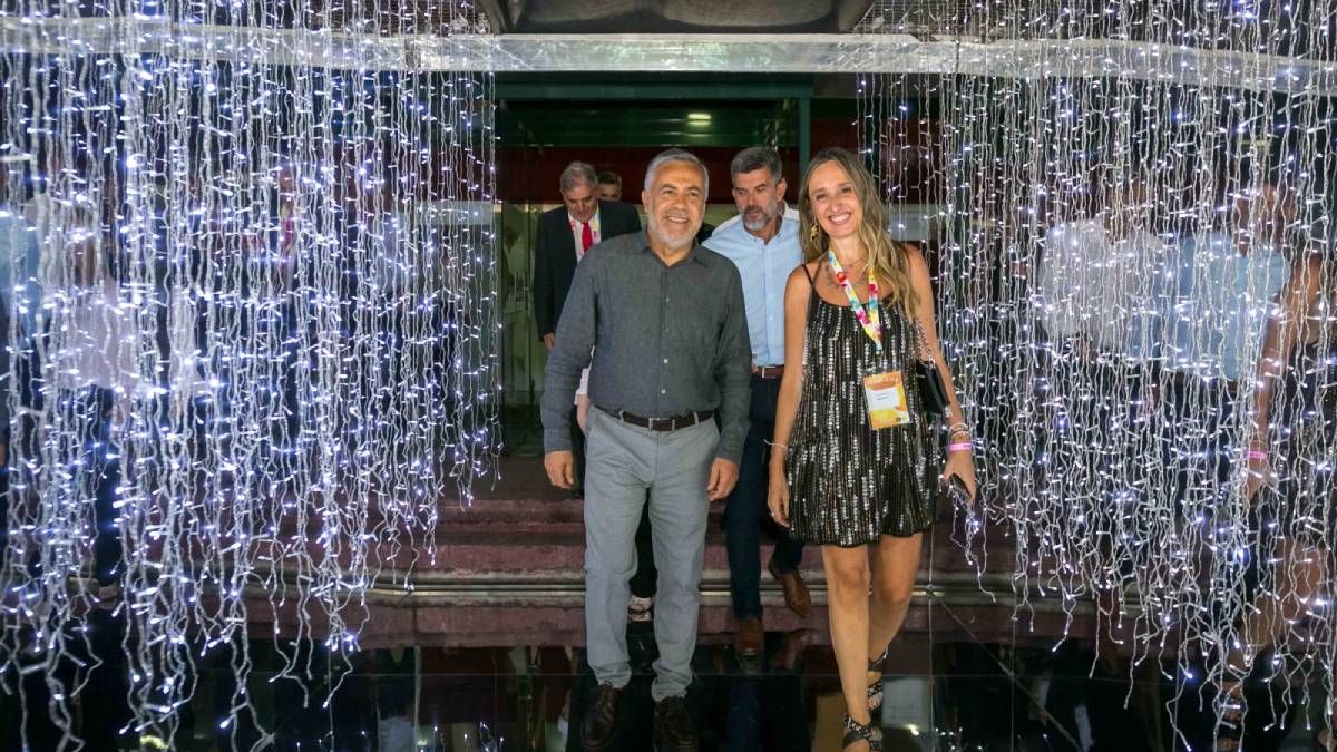 El gobernador Alfredo Cornejo y Hebe Bayona en la apertura de la Expo Vea Vendimia 2025. Foto: gentileza Vea. El gobernador Alfredo Cornejo y Hebe Bayona en la apertura de la Expo Vea Vendimia 2025. Foto: gentileza Vea.