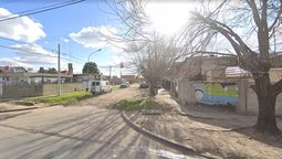La mujer fue encontrada en su casa asesinada a puñaladas en el cuello, en Almirante Brown, y ante un relató que generó muchas dudas fue detenido su hijo, acusado del crimen
