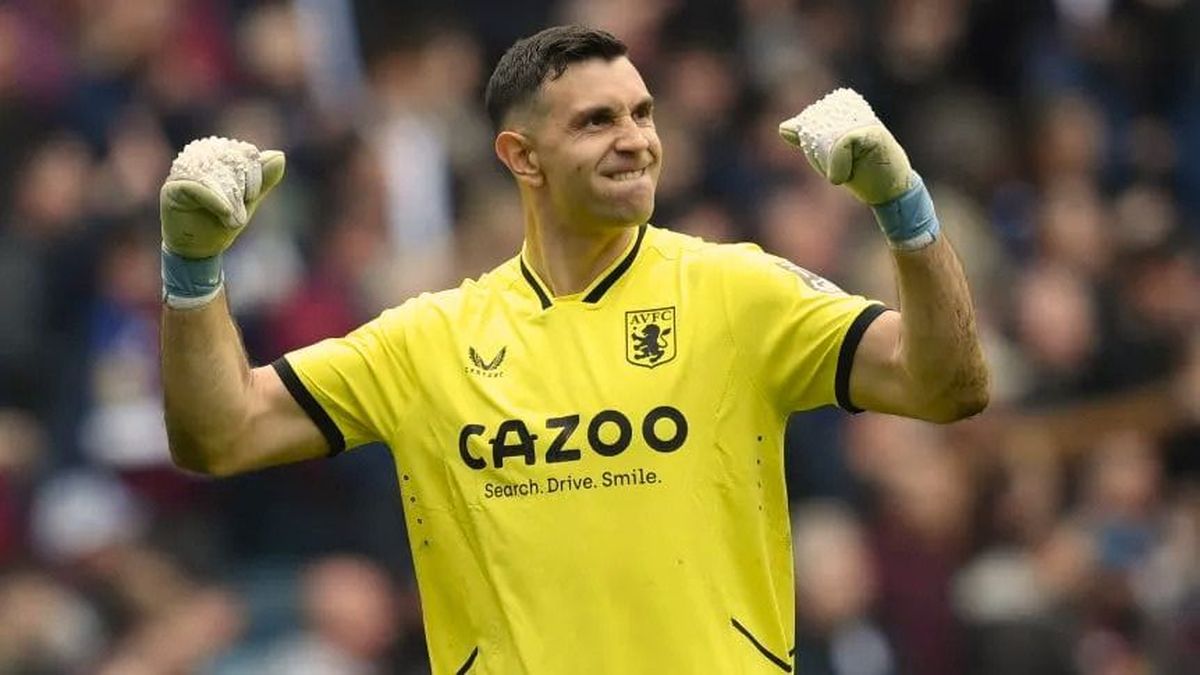 Dibu Martínez va por la Europa League.