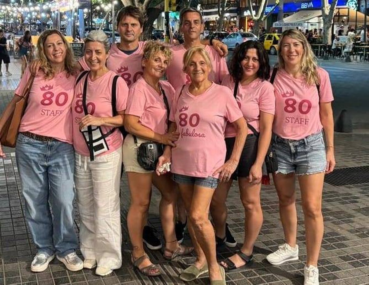 Matilde y sus siete hijos por la calle Arístides