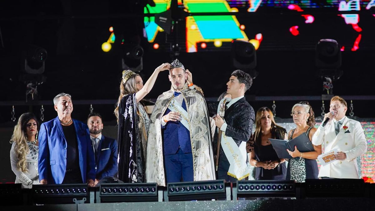 Omar Arrigo fue coronado Rey Nacional de la Vendimia para Todos sobre el escenario central del Frank Romero Day. Omar Arrigo fue coronado Rey Nacional de la Vendimia para Todos sobre el escenario central del Frank Romero Day.