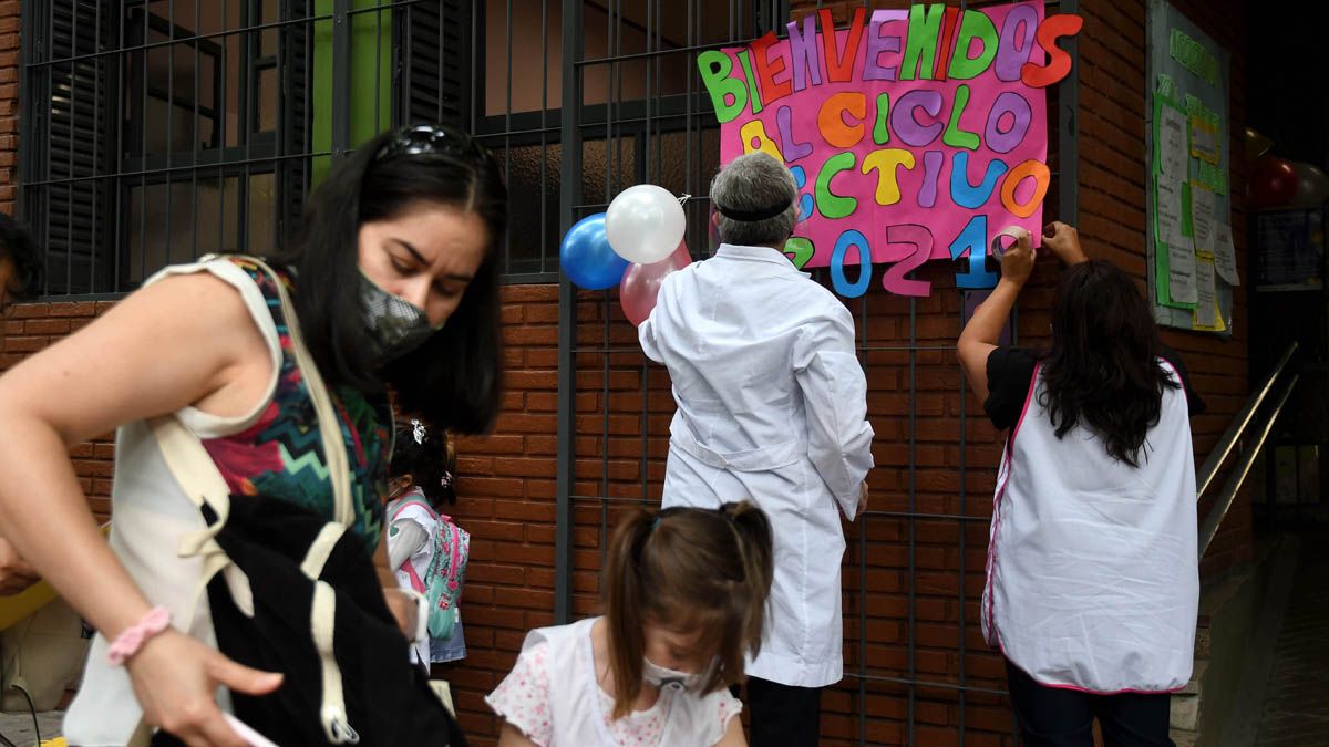 Medio millón de estudiantes volvieron a la escuela en Mendoza