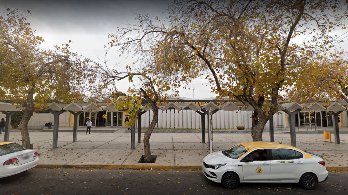 Una mujer denunció un robo cuando viajó en micro de Mendoza a San Juan. Dijo que un hombre le ofreció una bebida y luego se quedó dormida.