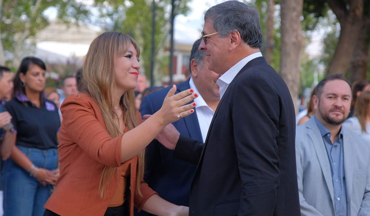 Ortiz y Orozco. Desde atrás mira Martín Bustos, el candidato a intendente del demarchismo. Ortiz y Orozco. Desde atrás mira Martín Bustos, el candidato a intendente del demarchismo.