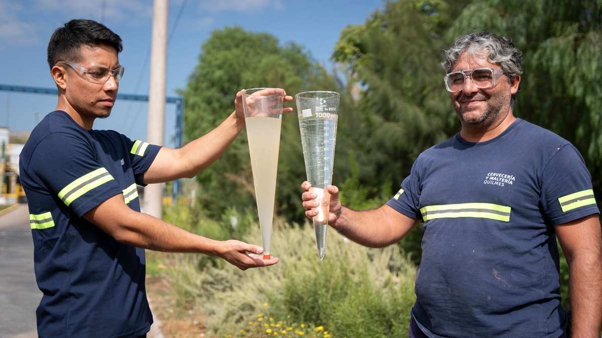 Antes y después: así se ve el agua previo a ser recuperada y el resultado final de su tratamiento en la cervecería Andes Antes y después: así se ve el agua previo a ser recuperada y el resultado final de su tratamiento en la cervecería Andes