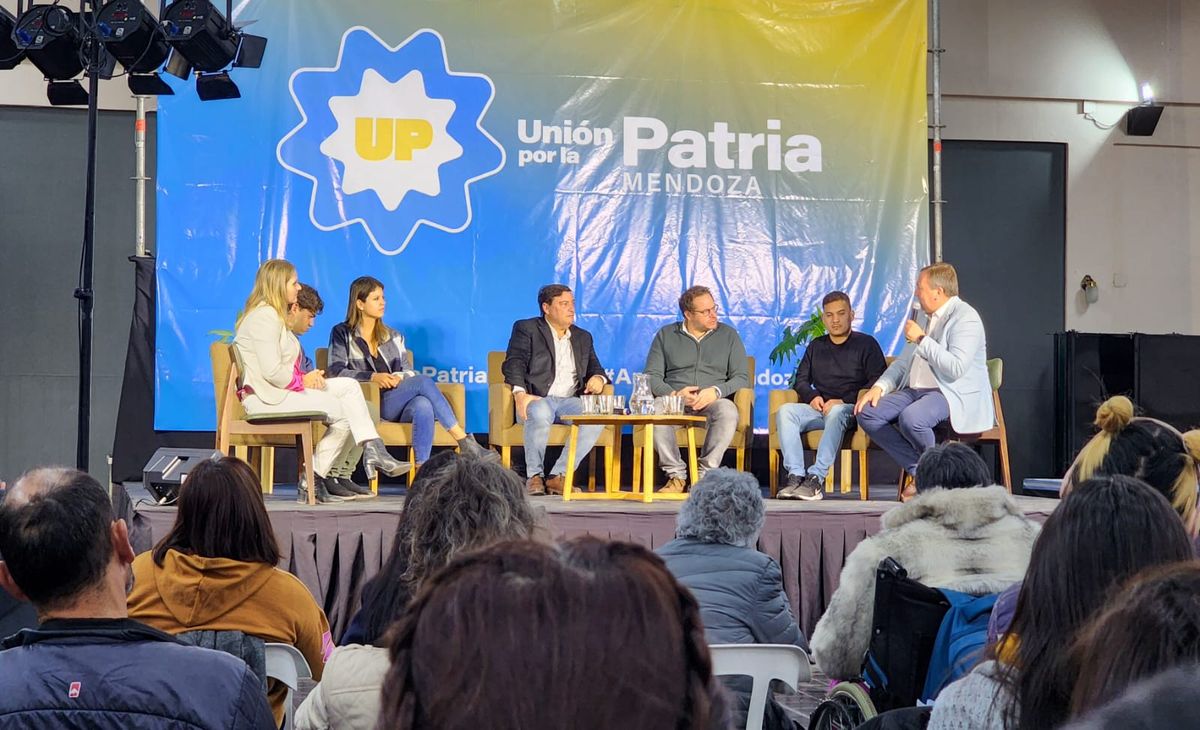 Candidatos y precandidatos del peronismo mendocino presentaron sus propuestas para personas con discapacidad.