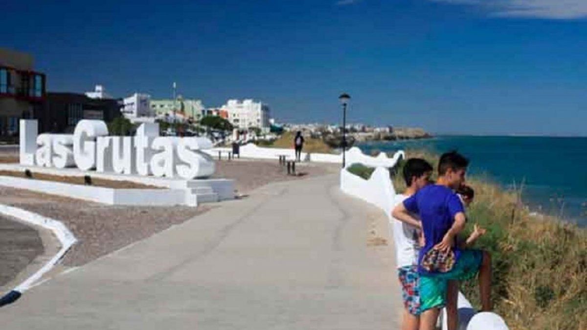 Irresponsables. Un grupo de jóvenes se contagió a propósito.