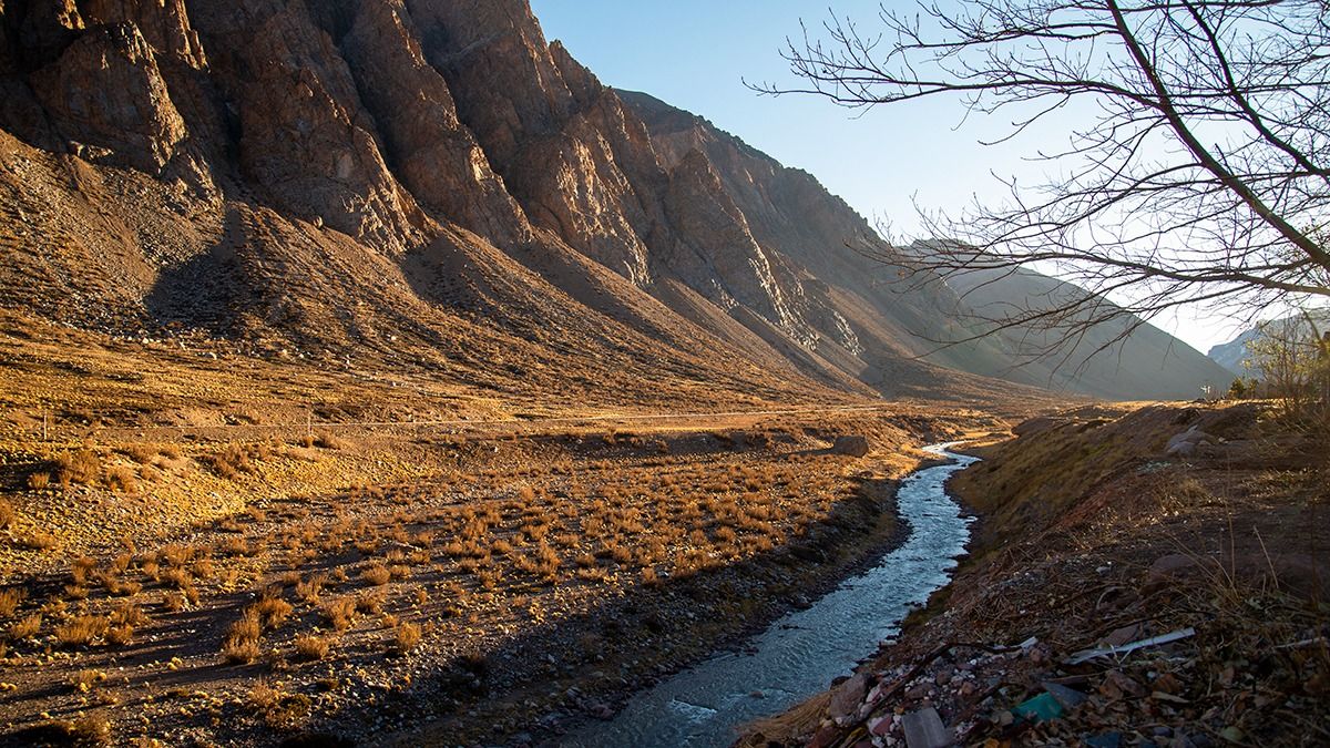 Alrededor de la villa hay paisajes donde podrían hacerse excursiones, trekking y otros deportes de montaña.