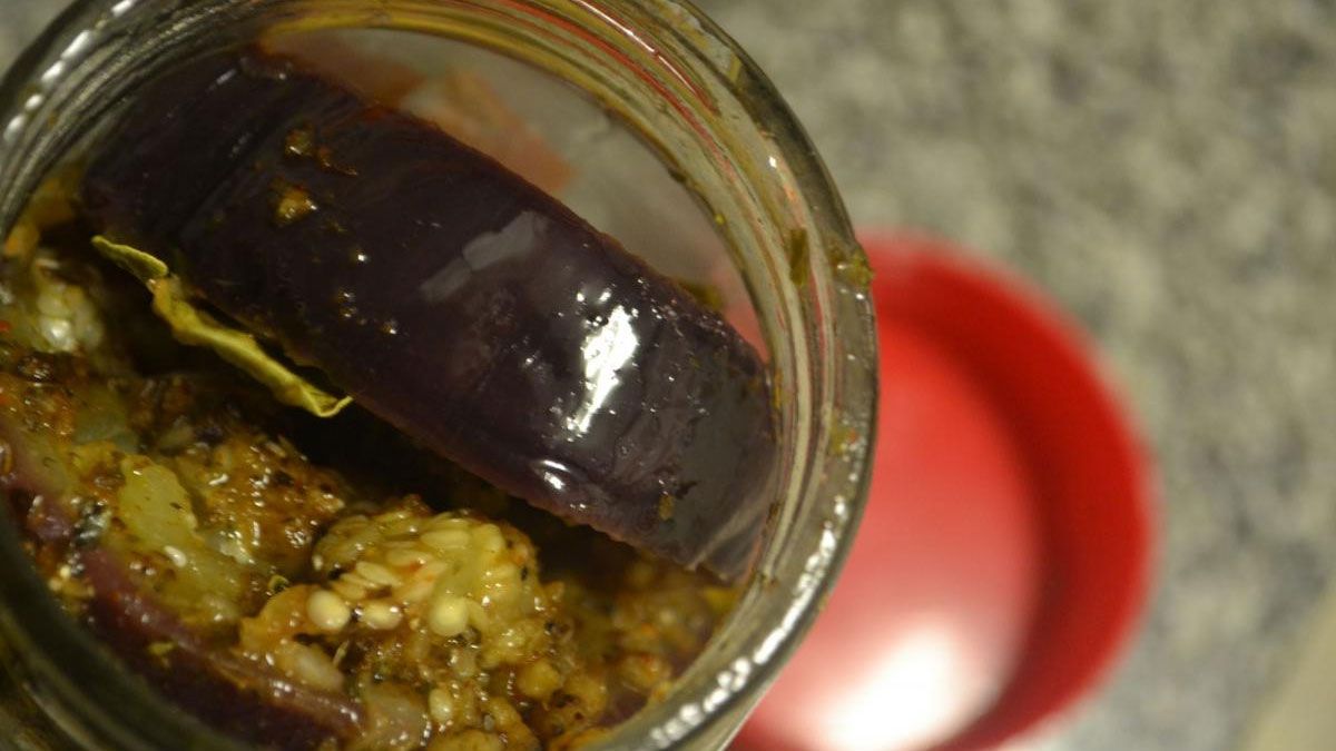 Esta receta de escabeche de berenjena no lleva más de 20 o 30 minutos de elaboración. Esta receta de escabeche de berenjena no lleva más de 20 o 30 minutos de elaboración.