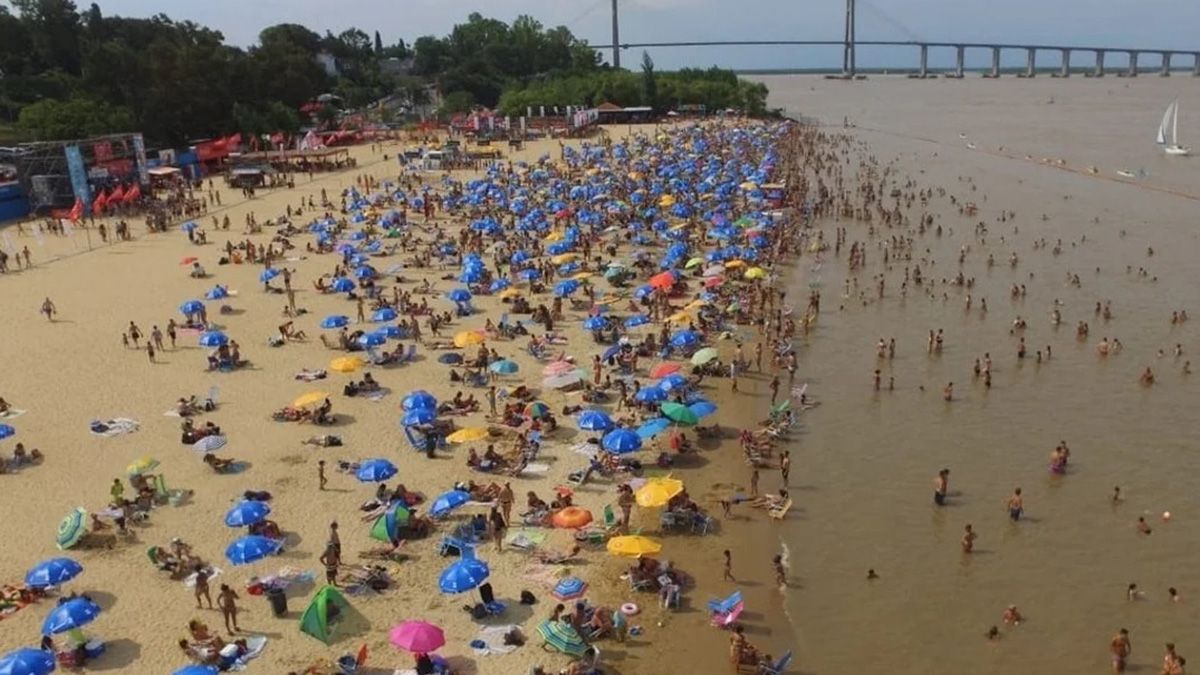 La playa "La Florida" es visitado cada temporada veraniega por miles de turistas, en su mayoría procedentes de Rosario y Entre Ríos La playa "La Florida" es visitado cada temporada veraniega por miles de turistas, en su mayoría procedentes de Rosario y Entre Ríos