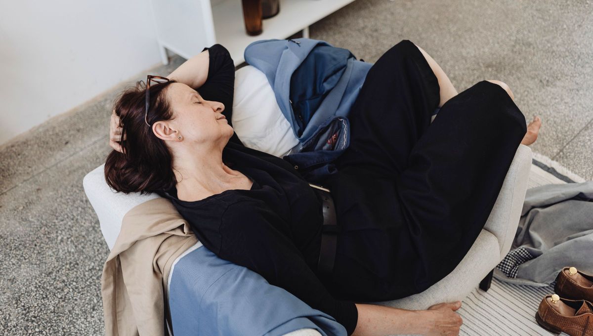 Dejar la ropa amontonada en la silla, sillón o en el piso puede ser un signo de cansancio mental. Fuente Canva Dejar la ropa amontonada en la silla, sillón o en el piso puede ser un signo de cansancio mental. Fuente Canva