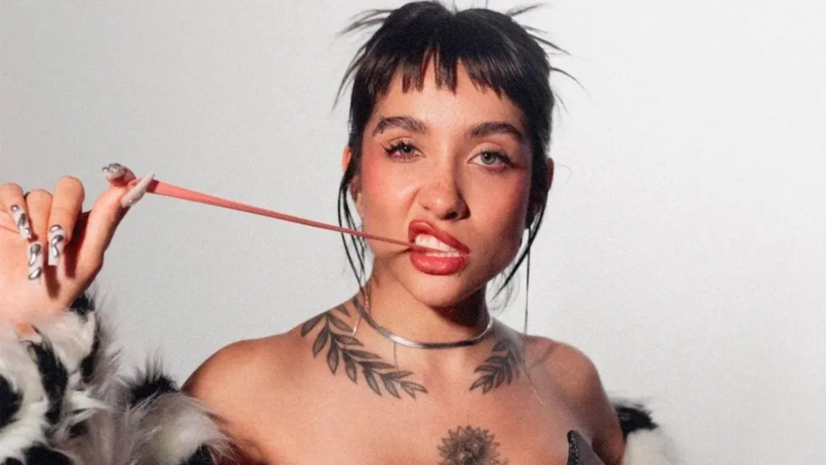 Desde el gimnasio, María Becerra deslumbra con jumpsuit ultra XS ceñido y paraliza Portugal