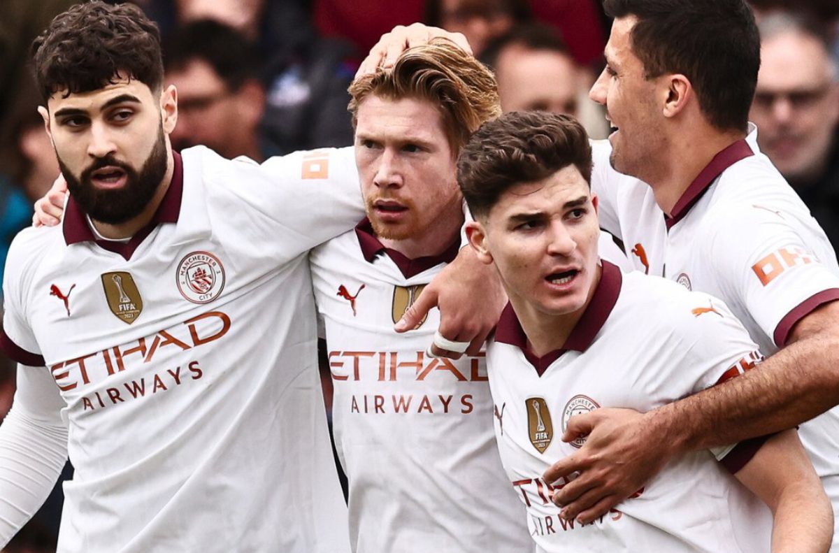 Manchester City ganó y da pelea en la Premier League.