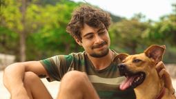 El actor Rafael Vitti interpreta a Pedro en la nueva película de Netflix.