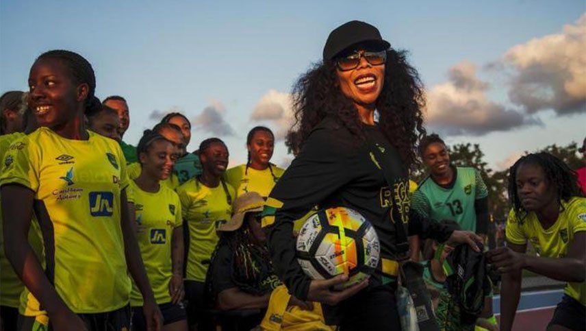 Bob Marley y su hija Cedella, figuras clave para que Jamaica juegue otro Mundial