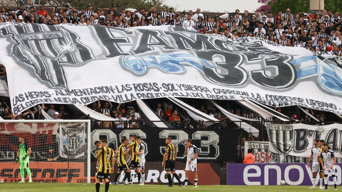 El gol fue en el arco que tenía detrás a los hinchas del Lobo.