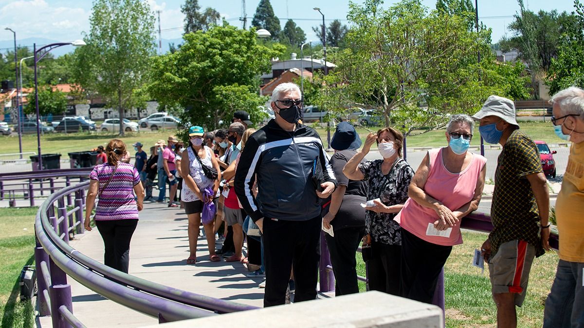 Este martes se intensificó la vacunación contra el Covid en Mendoza, con la aplicación de la tercera dosis.