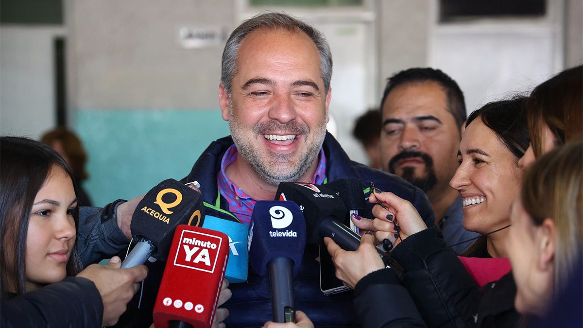 El sonriente Matías Stevanato se reeligió con comodidad, pero no logró revertir la mayoría de concejales radicales en su Concejo Deliberante.