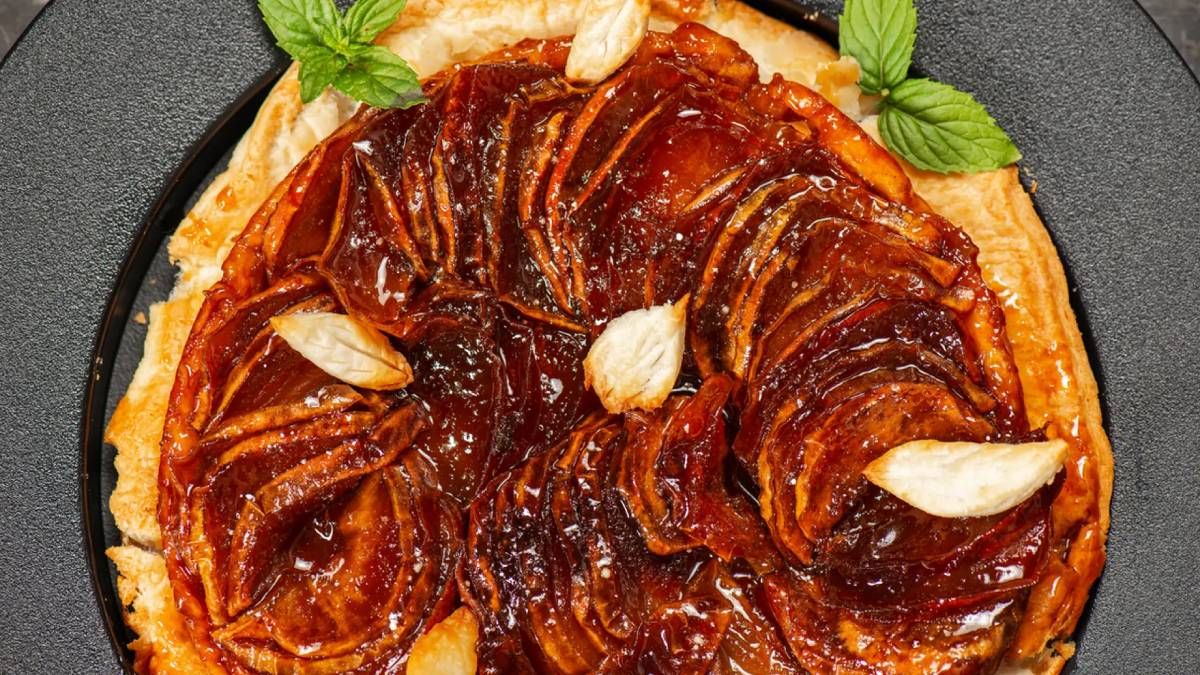Recetas sabrosas: tarta invertida de cebollas con 5 ingredientes.
