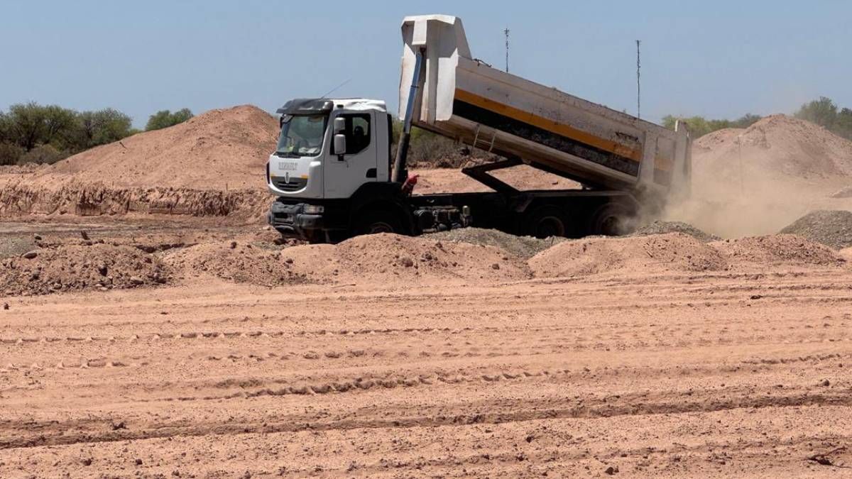 La subestación transformadora y la instalación de los paneles son dos obras en simultáneo para la concreción del parque solar El Quemado.