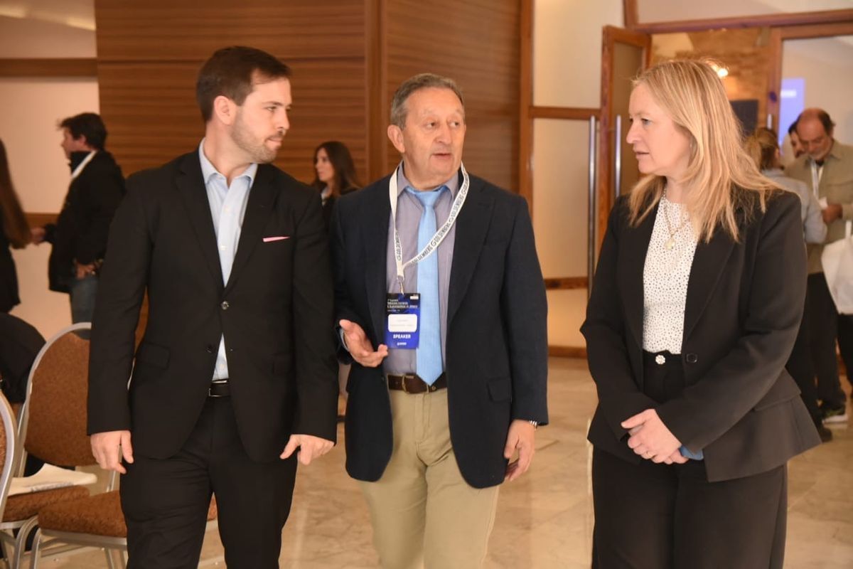 La vicegobernadora Hebe Casado junto al director de Minería, Jerónimo Shantal, y el intendente de Malargüe, Celso Jaque.