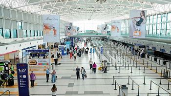 Nación extendió hasta 2049 la concesión de Aeropuertos Argentina 2000 e incluye el de Mendoza Nación extendió hasta 2049 la concesión de Aeropuertos Argentina 2000 e incluye el de Mendoza