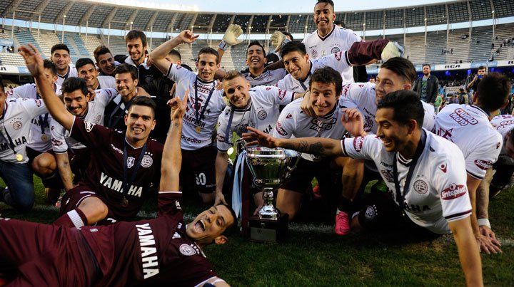 Lanús agranda sus vitrinas: mostrarán su nueva copa