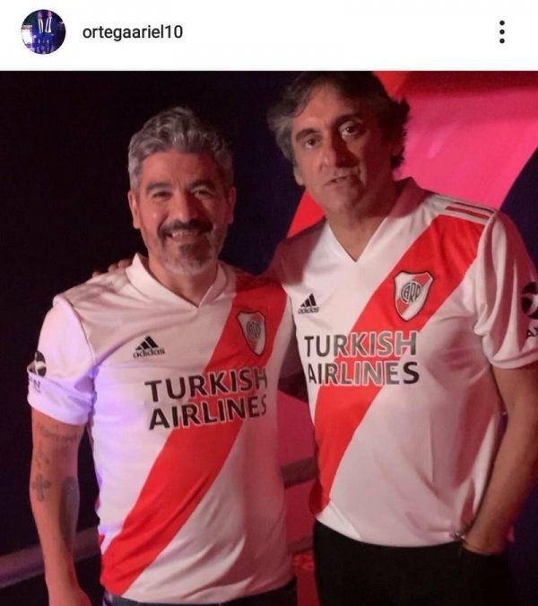 Ortega y Francescoli con la nueva camiseta de River.