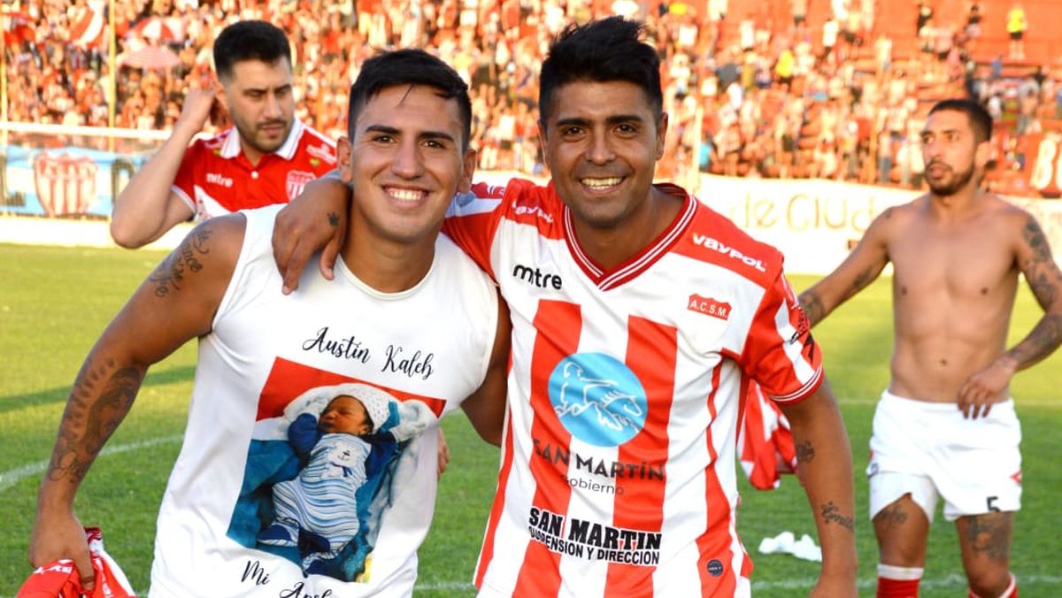 Amaya a la derecha junto a Alexis González.
