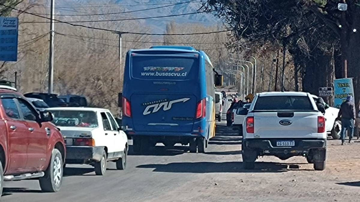 Así lucía este martes Uspallata, repleto de turistas interesados en conocer la nieve entre otros atractivos de la alta montaña. Así lucía este martes Uspallata, repleto de turistas interesados en conocer la nieve entre otros atractivos de la alta montaña.