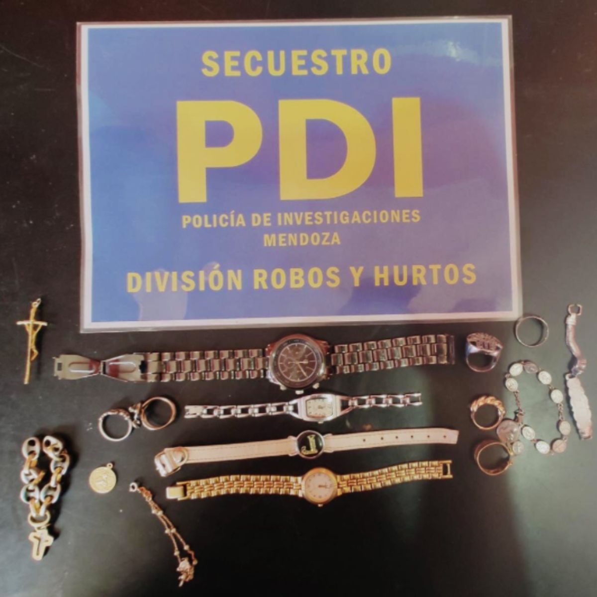 Por estos magros botines y algunos pesos en efectivo, los integrantes de la desbaratada banda torturaron y dejaron con secuelas físicas y psíquicas a ancianos de Guaymallén.