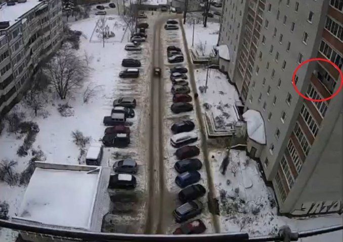 Un hombre se suicidó y una persona pasó, vio la situación y lo ignoró